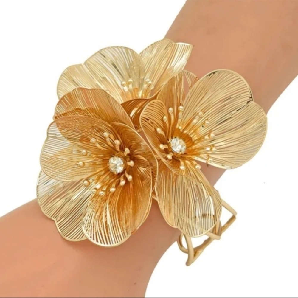 💛▪️House of Harlow ▪️3D Flower Corsage Wire Cuff Blossom Bracelet